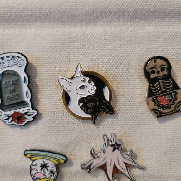 Yin Yang Celestial Sphynx Cats Enamel Pin - Bundle 3+ pins for a discount. - Picture 3 of 5
